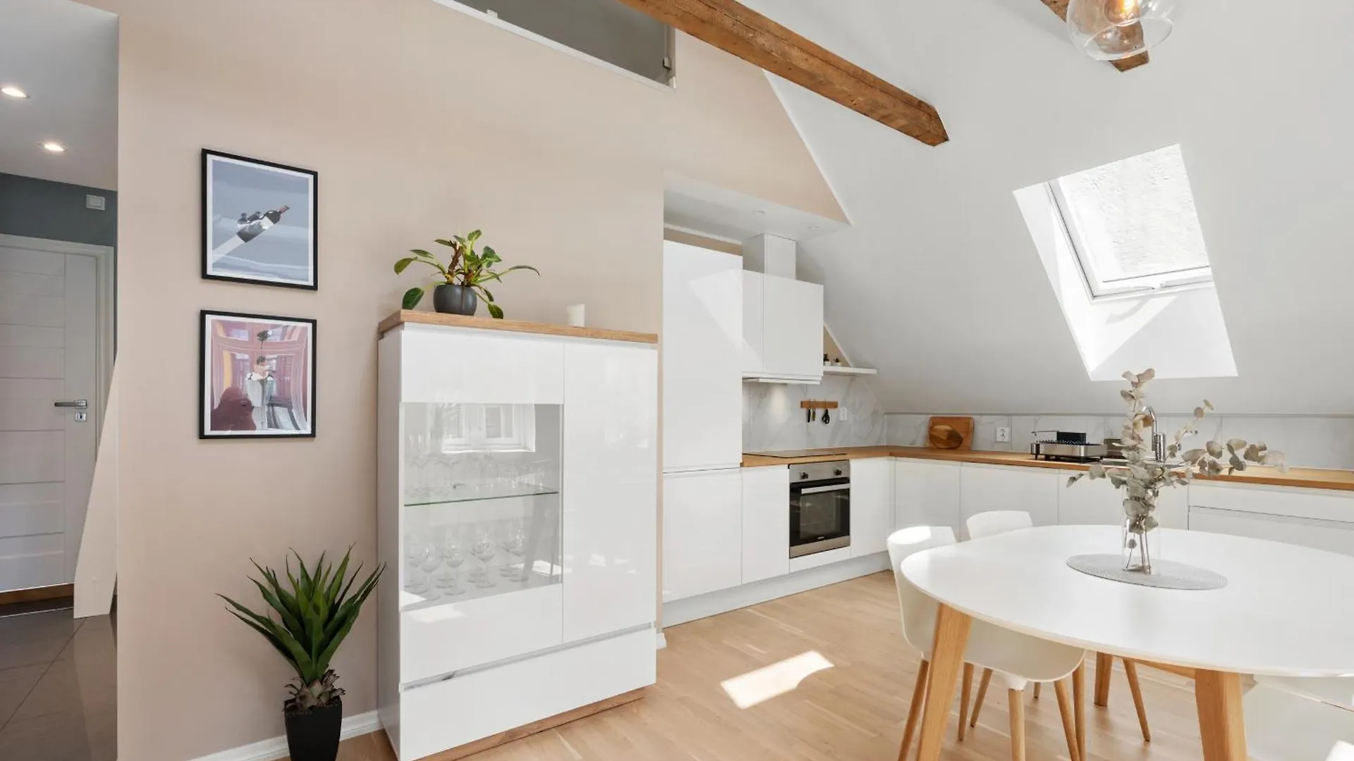 Roomsly Apartments I Stay Next To Bryggen With Balcony Берген