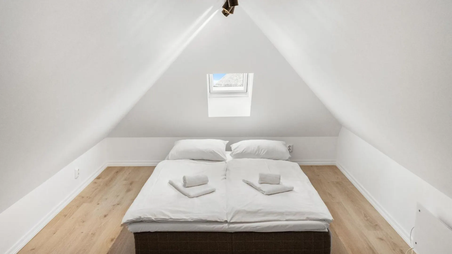 Roomsly Apartments I Stay Next To Bryggen With Balcony Берген