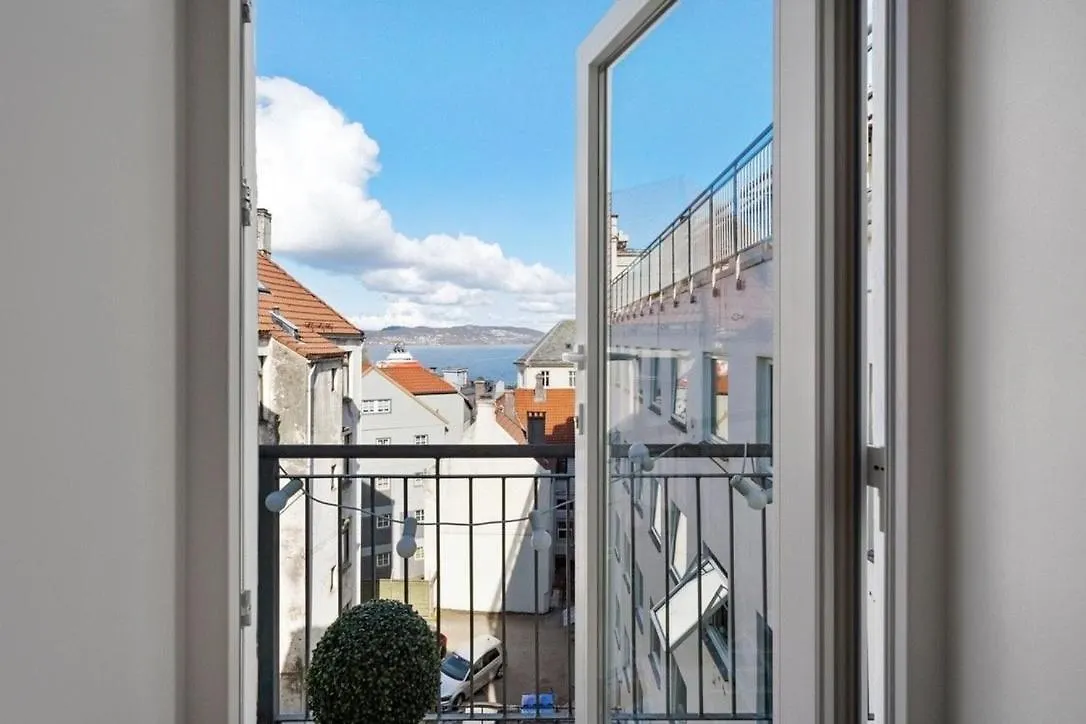 Roomsly Apartments I Stay Next To Bryggen With Balcony Берген